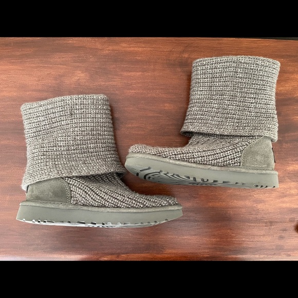 UGGS Size 7 🎁FREE GIFTS - Picture 3 of 14